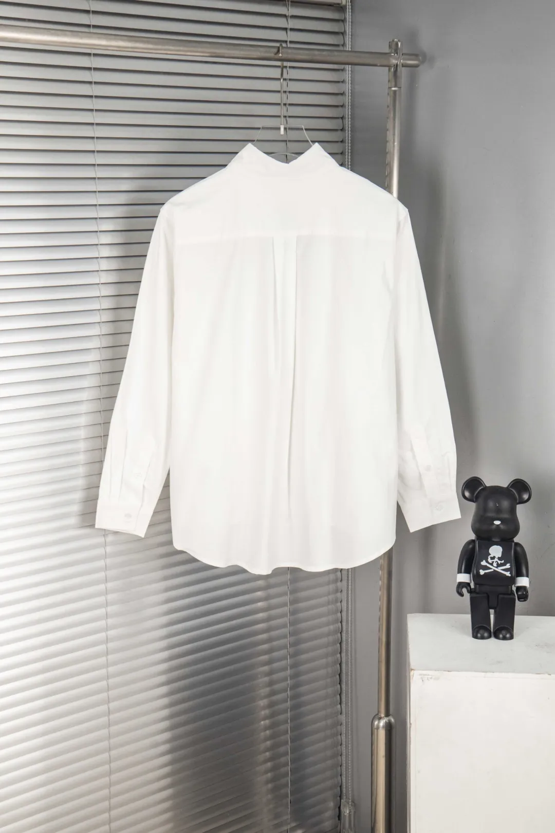 🅿️250 New: Style number: B141 Ralph Lauren/Ralph Lauren classic small label couple's long-sleeved shirt 1️⃣ Made of high-quality fabrics, the upper body is soft and comfortable, extremely delicate, and feels solid, smooth and soft. The fabric has the characteristics of being wrinkle-free and has an invincible feel. The details are perfectly handled! 2️⃣The workmanship details are perfectly controlled. They are all hemmed with vest technology, and the inside of the sleeves are also used. Different from the four-needle and five-thread workmanship, the collars are also all designed with interlining, showing high-end fashion and individuality, and the style is fashionable, simple and elegant! 3️⃣It is very youthful and energetic, and can be easily worn by both men and women. It is very in line with the fashion aesthetic concepts of today's young people! Color: Black, White, Navy Size: S, M, L, XL